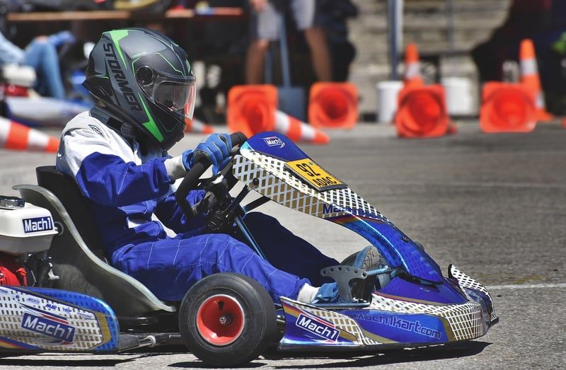 Maîtrisez le freinage en karting : techniques et dosage essentiels en 2026